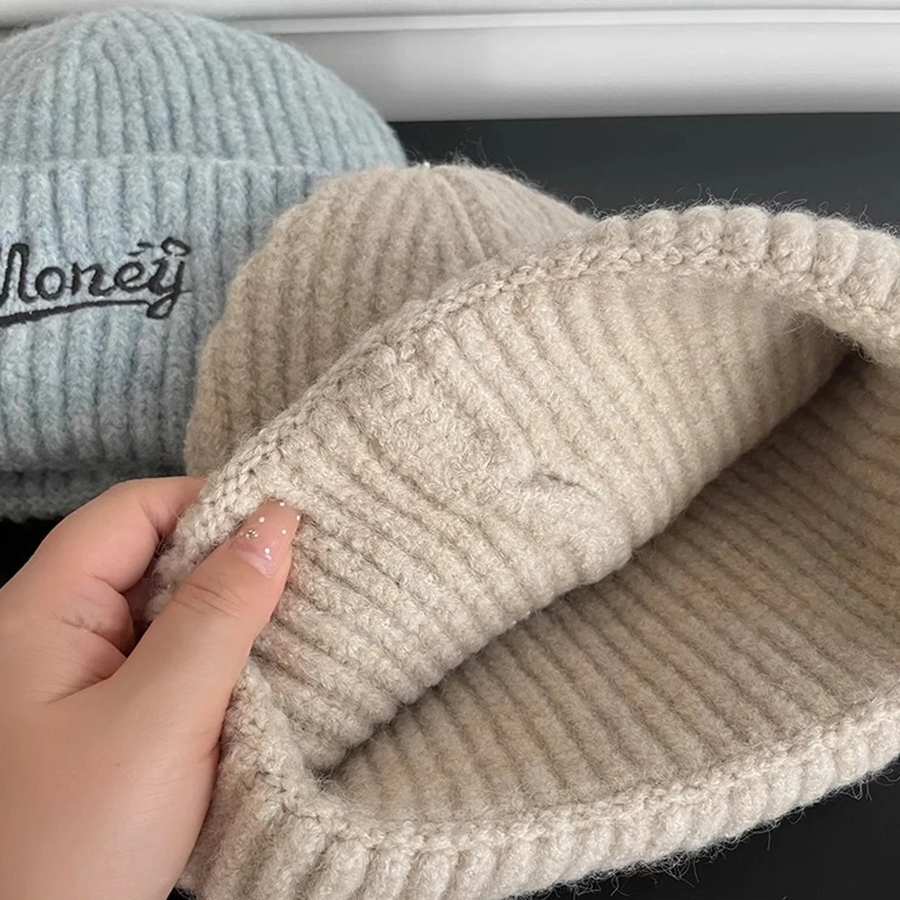 

Women Beanie Winter Warm Woolen Knitted Beanie Solid Color Embroidery Letter Anti-cold Snow Cap Lady Bonnet