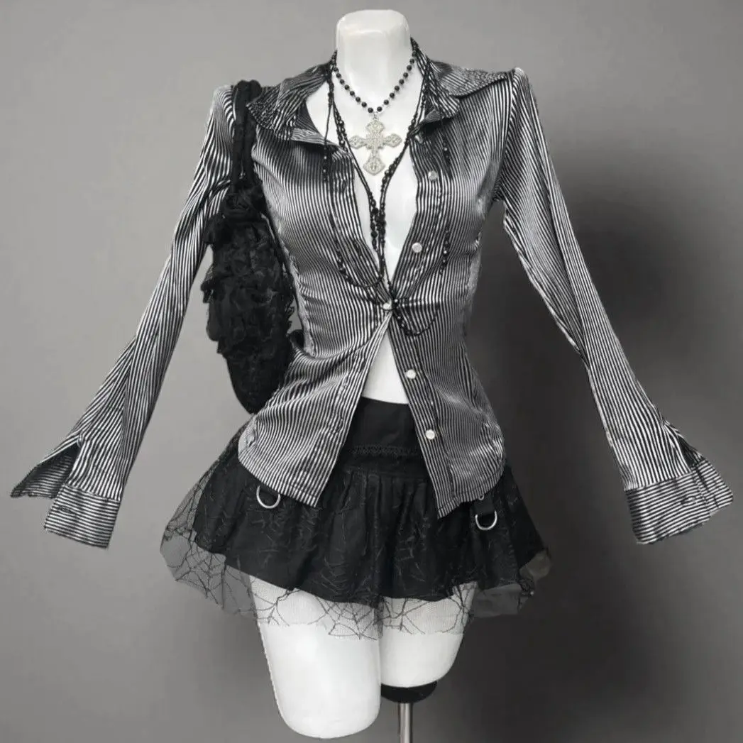 

Японский готический субкультурный наряд, полосатый топ + кружевная юбка с пряжкой, женский повседневный комплект 2026, осенне-летний модный комплект из двух предметов