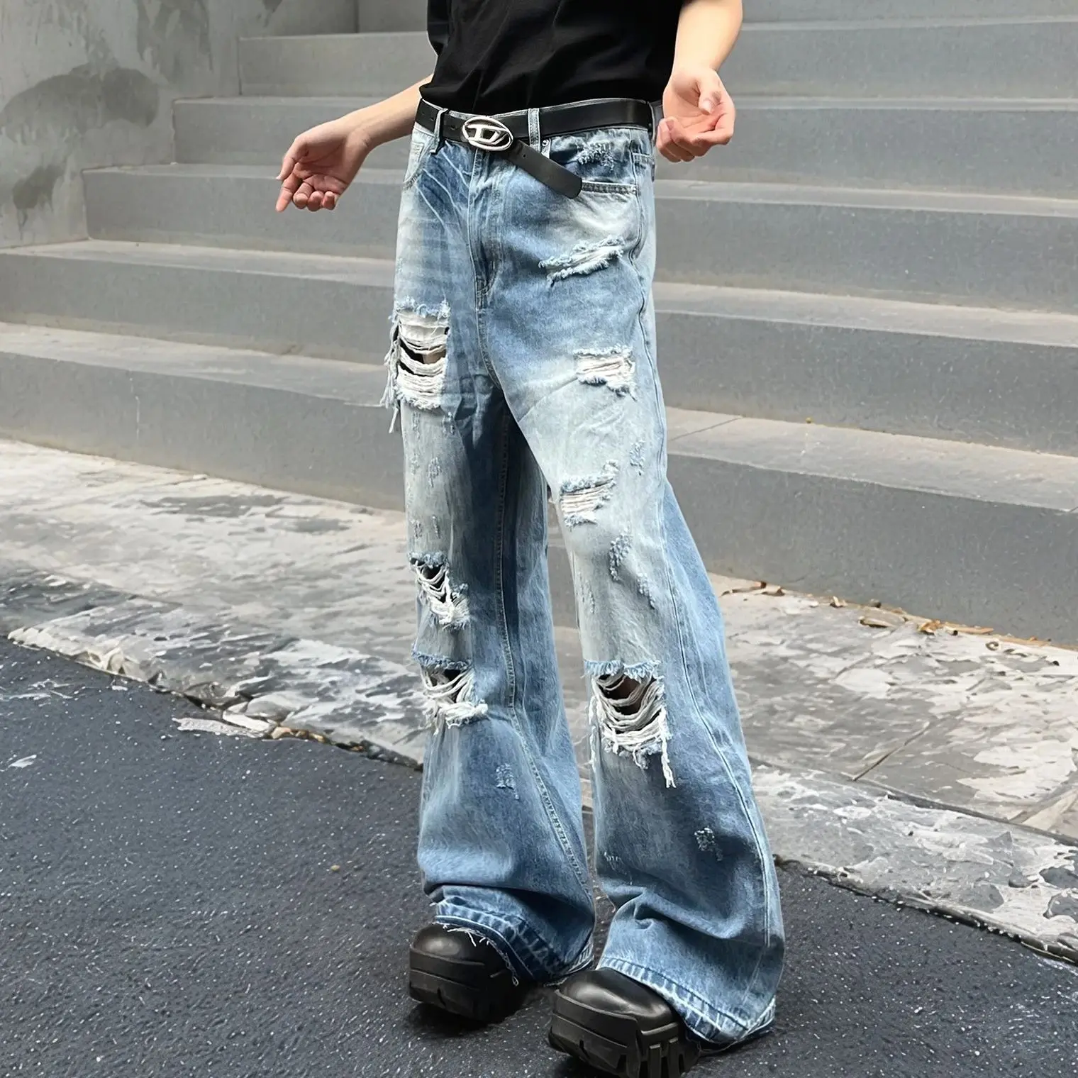 

CHIC Japanese Vintage Distressed Hole Men's Jeans Loose Fit Retro Washed Denim Pants High Street Niche Design Flared Trousers