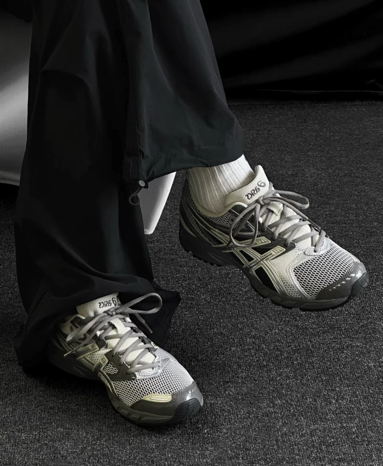 

Asics Shock-absorbing and Comfortable Low Cut Casual Running Shoes for Both Men and Women Blue Wood Gray 1203A607-020