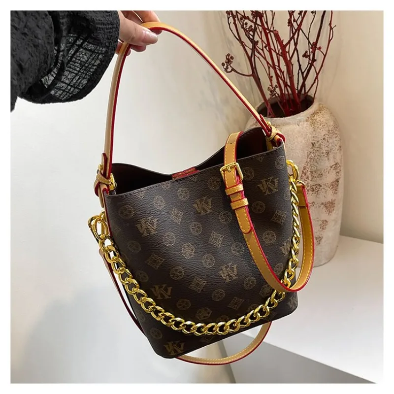 

Fashionable Ladies Handbag Retro Shoulder Bag Female Bag 2025 New Model Crossbody Bag for Travel Commuting
