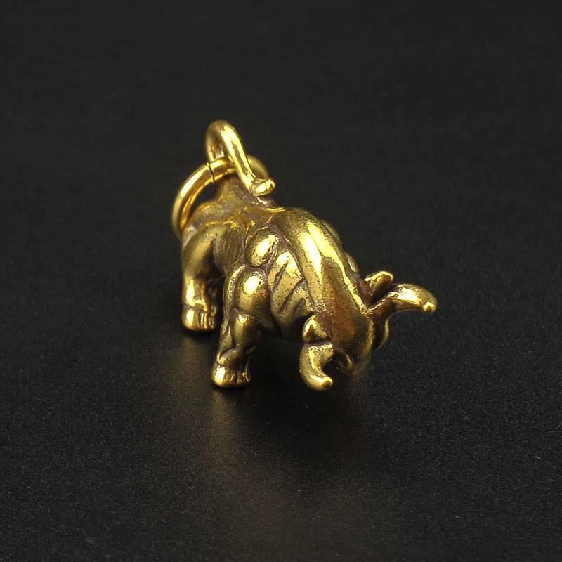 Mini Retro Brass Wall Street Bull Statue Sculpture Hand Toy Gift Keychain Ornament Home Office Desk Decorative Ornament