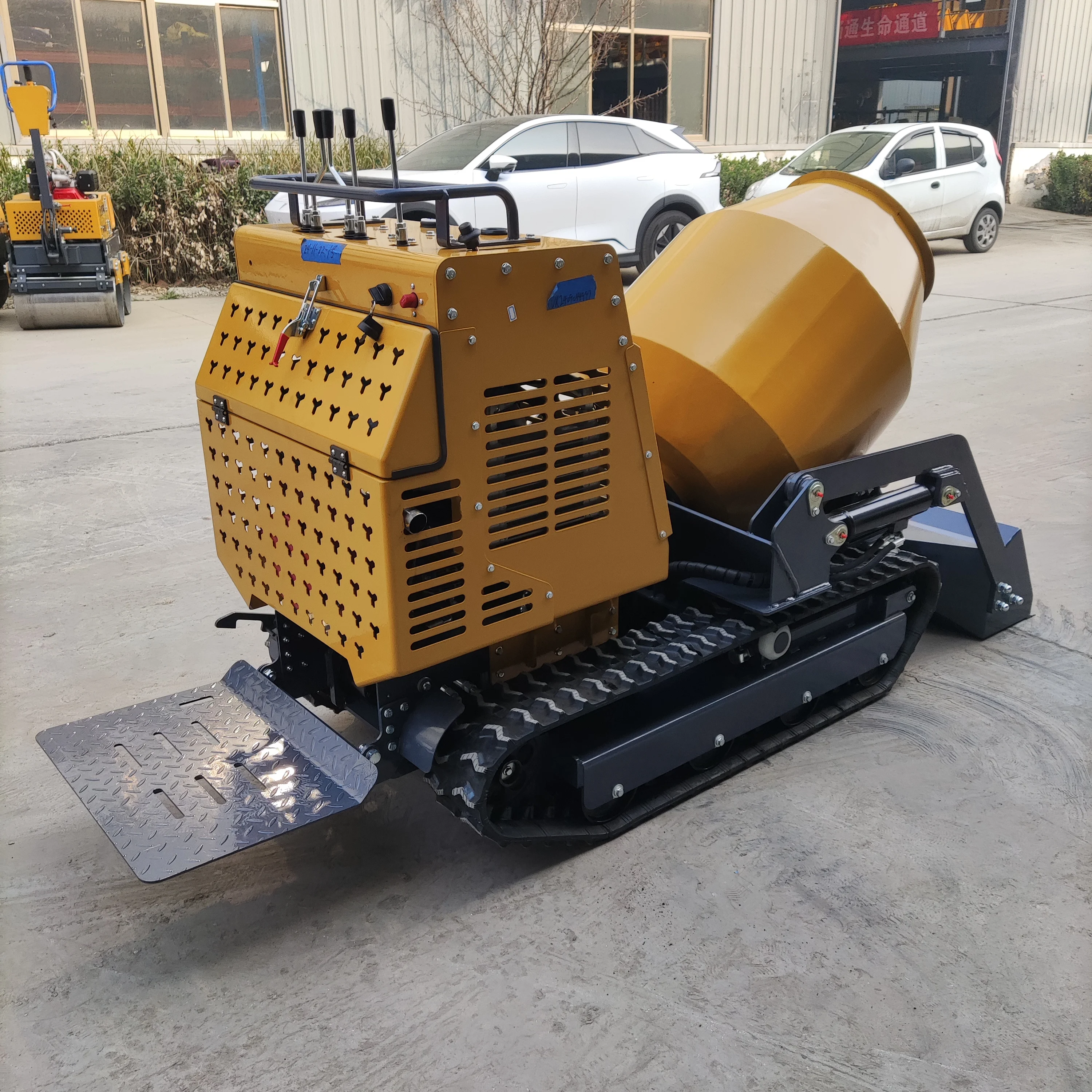 CE آلات البناء خلاط الخرسانة 300L شاحنة خلط الخرسانة متعددة الوظائف ذاتية التحميل 0.3 Cbm للبيع #3