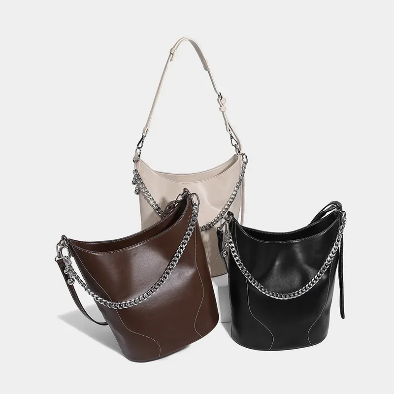 2023 Advanced Casual Commuting Shoulder Underarm Bag High Capacity Tote Handbag New Metal Chain Bucket Bags for Women Trend