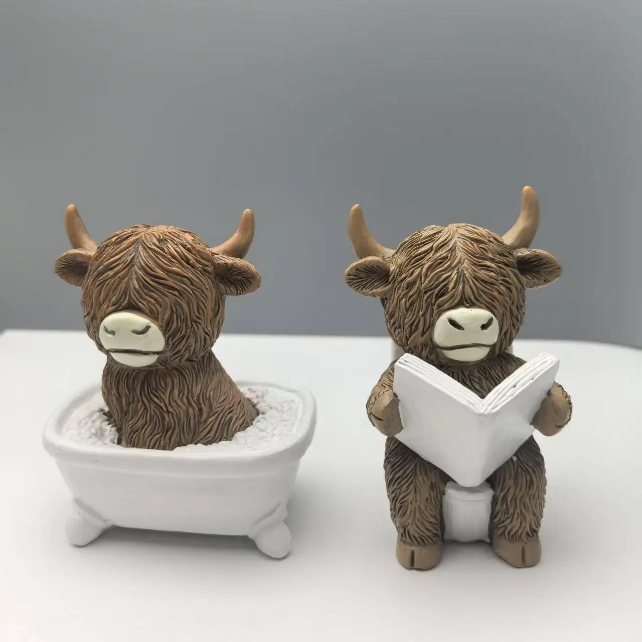 New Creative Home Tabletop Resin Bathroom Sitting Toilet Lovely Highland Cow Statue Ornaments Holiday Gifts For Friends