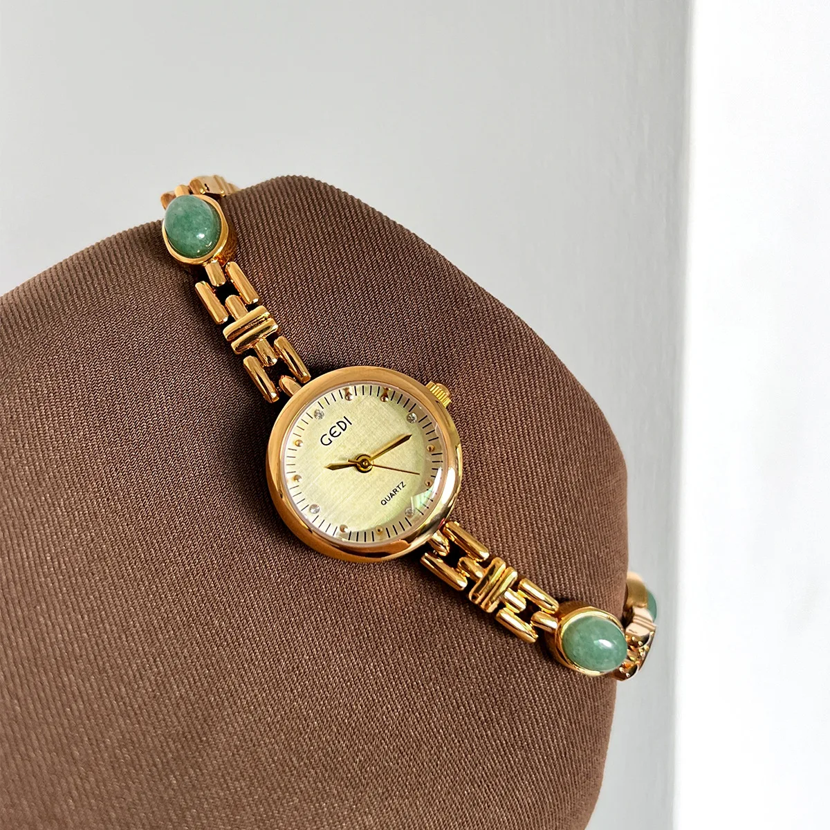 

GEDI Luxury Gold Women Watches Natural Green Jade Bracelet Quartz Women's Wristwatch Simple Small Dial Fashion Dress Clock Gifts