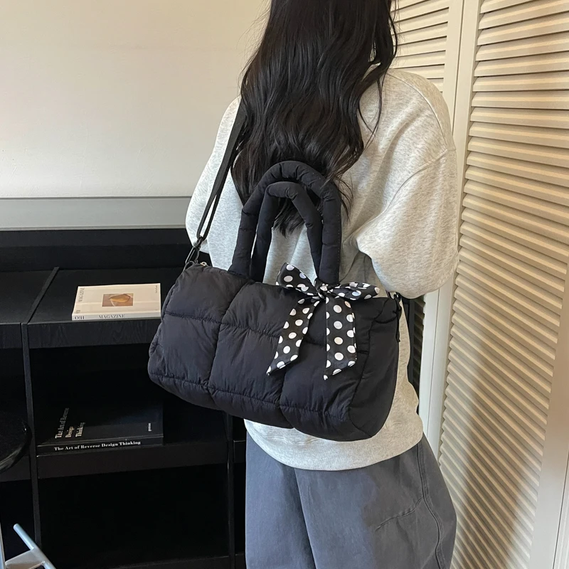2026 Neue Designer-Schultertasche mit Karomuster, Space-Baumwoll-Handtasche für Damen, Große Kapazität, Daunengepolsterte Gesteppte Einkaufstasche für Damen – Detail 7