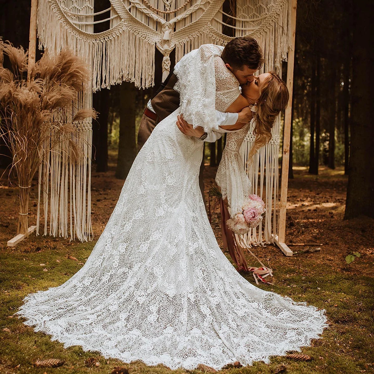 Long Flare Sleeves Bohemian Bride To Be Wedding Gowns Scalloped Lace Romantic 2024 Big Size Open Back V Neck A Line Bridal Dress