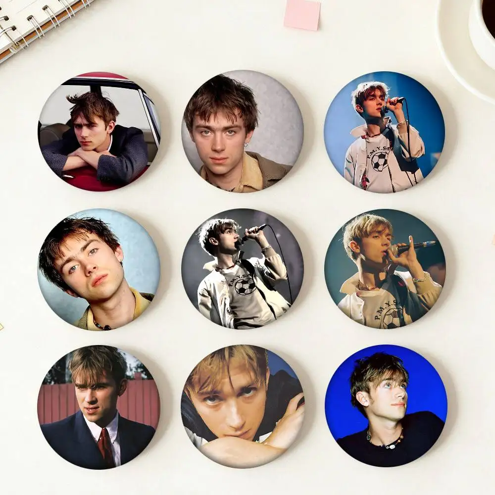 I Love D-Damon Albarn Rundes Abzeichen Kreative Brosche Kleidung Rucksack Accessoires Anstecknadel