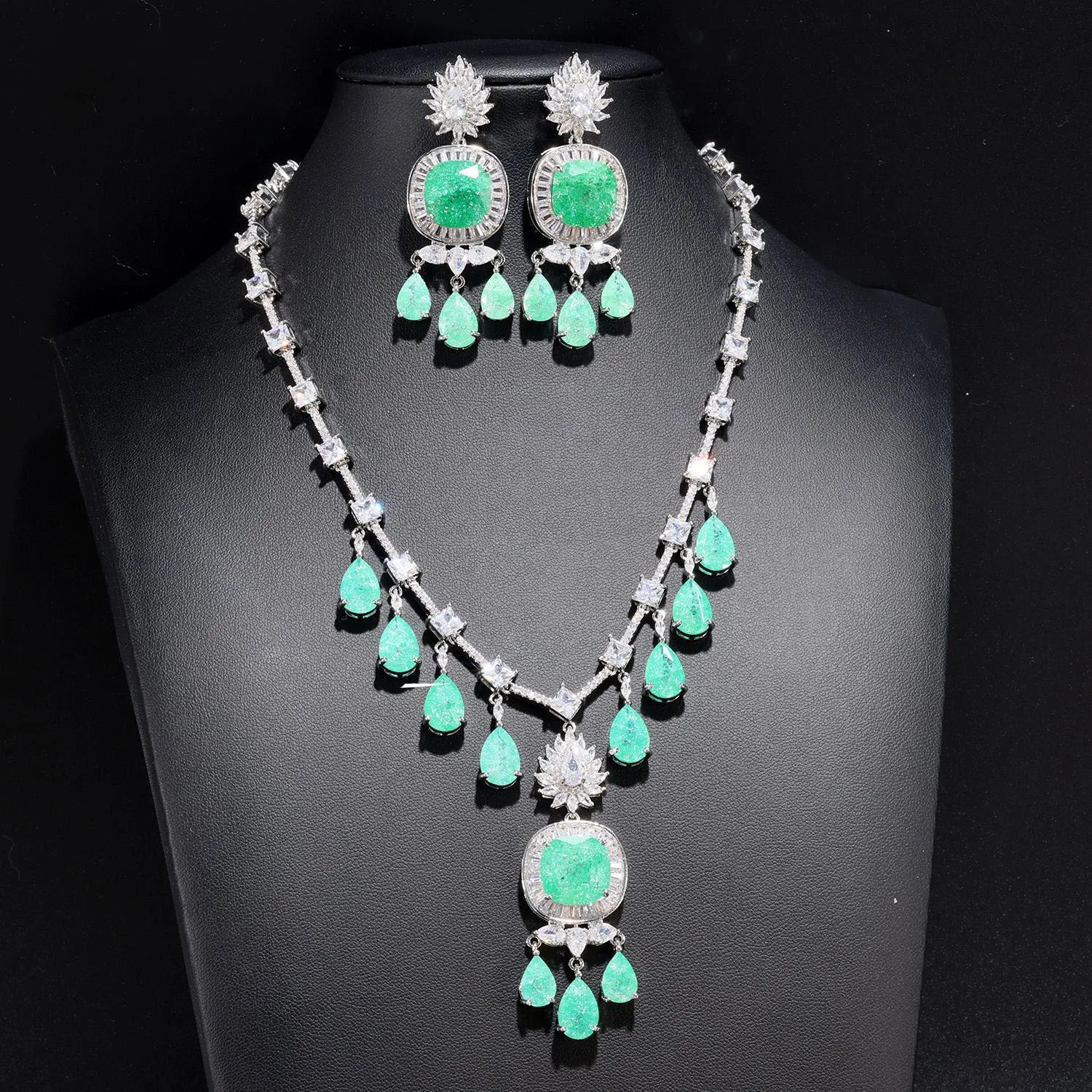 

Fashion Light Luxury Dazzling Jewelry Premium Emerald Necklace Earring Set Women's Clothing Holiday Wedding Bridal Gift M-1021