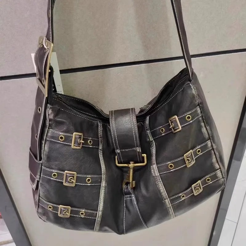 

PU leather women's single-shoulder underarm bag with rivets, retro tote bag, large-capacity commuting crossbody bag