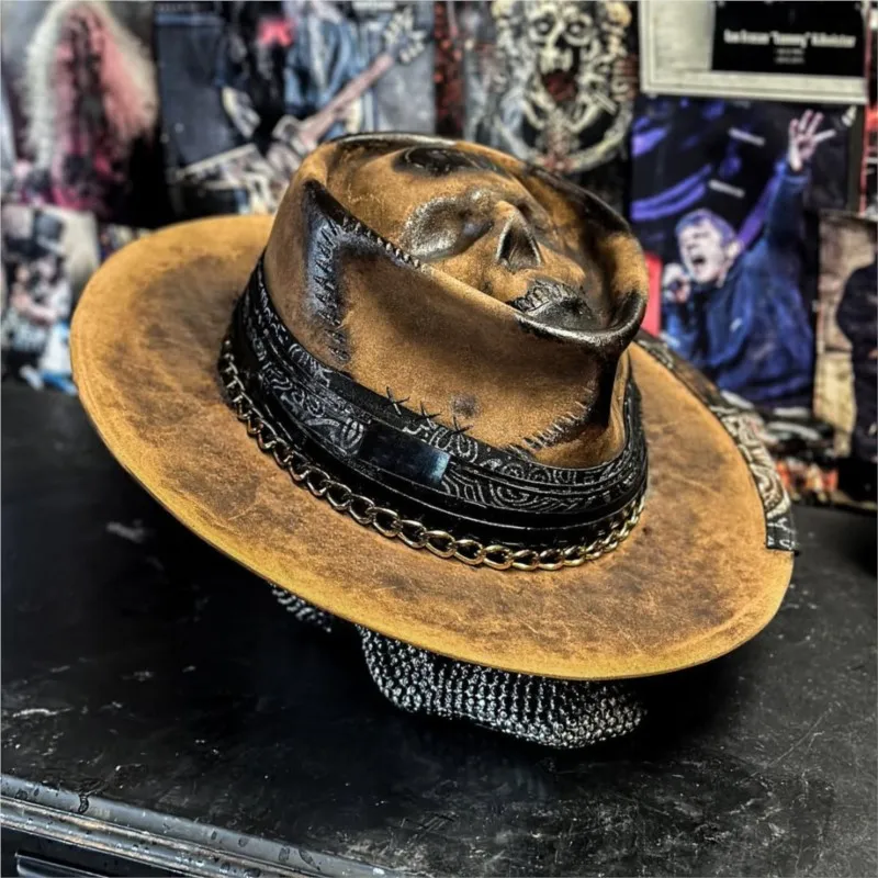 A skull top pure hat style felt