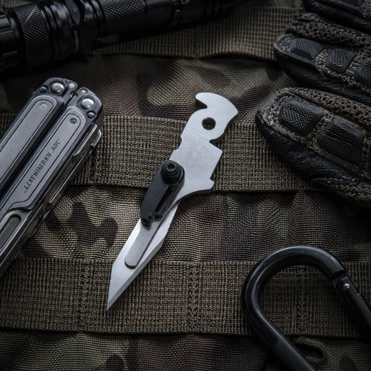 Left-Hand Scalpel / Tritium Adapter for Leatherman FREE P4 P2 ARC, 1.5x6mm Slot, Silver/Black - view 4