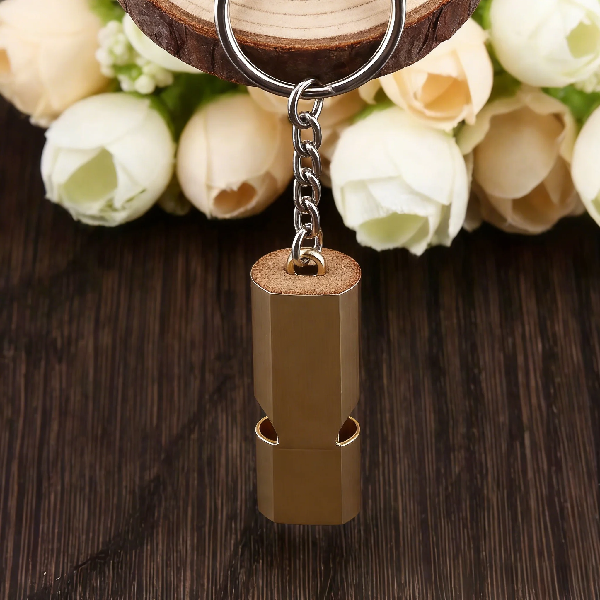 

Golden Survival Whistles: 5.7cm Compact Durable Metal Whistles with a Classic Gold Finish