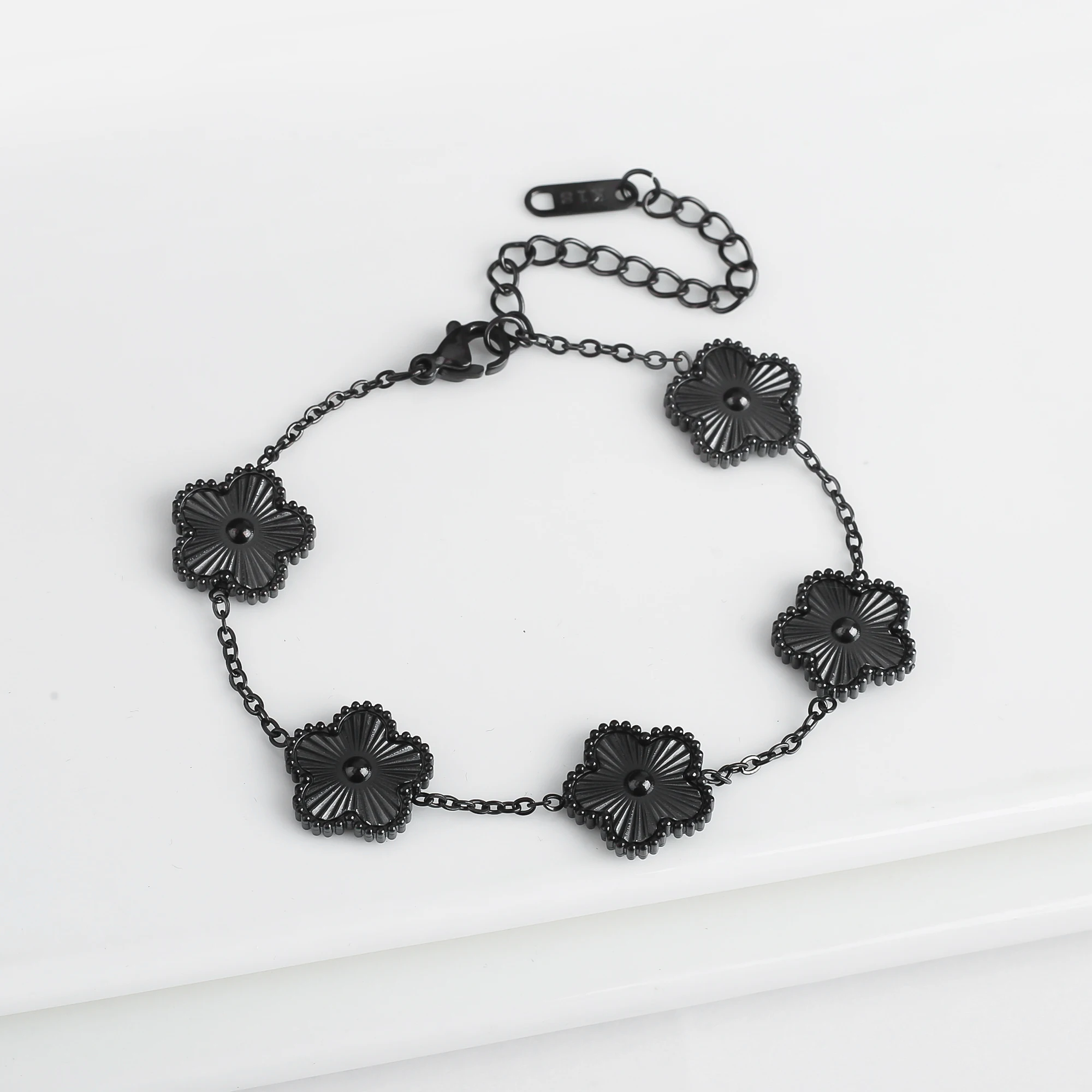 Hot Sale Metal Laser Black/Gold Stainless Steel Five Leaf Flower Bracelet Simple for Woman Fashion Party Classic Jewelry Clover