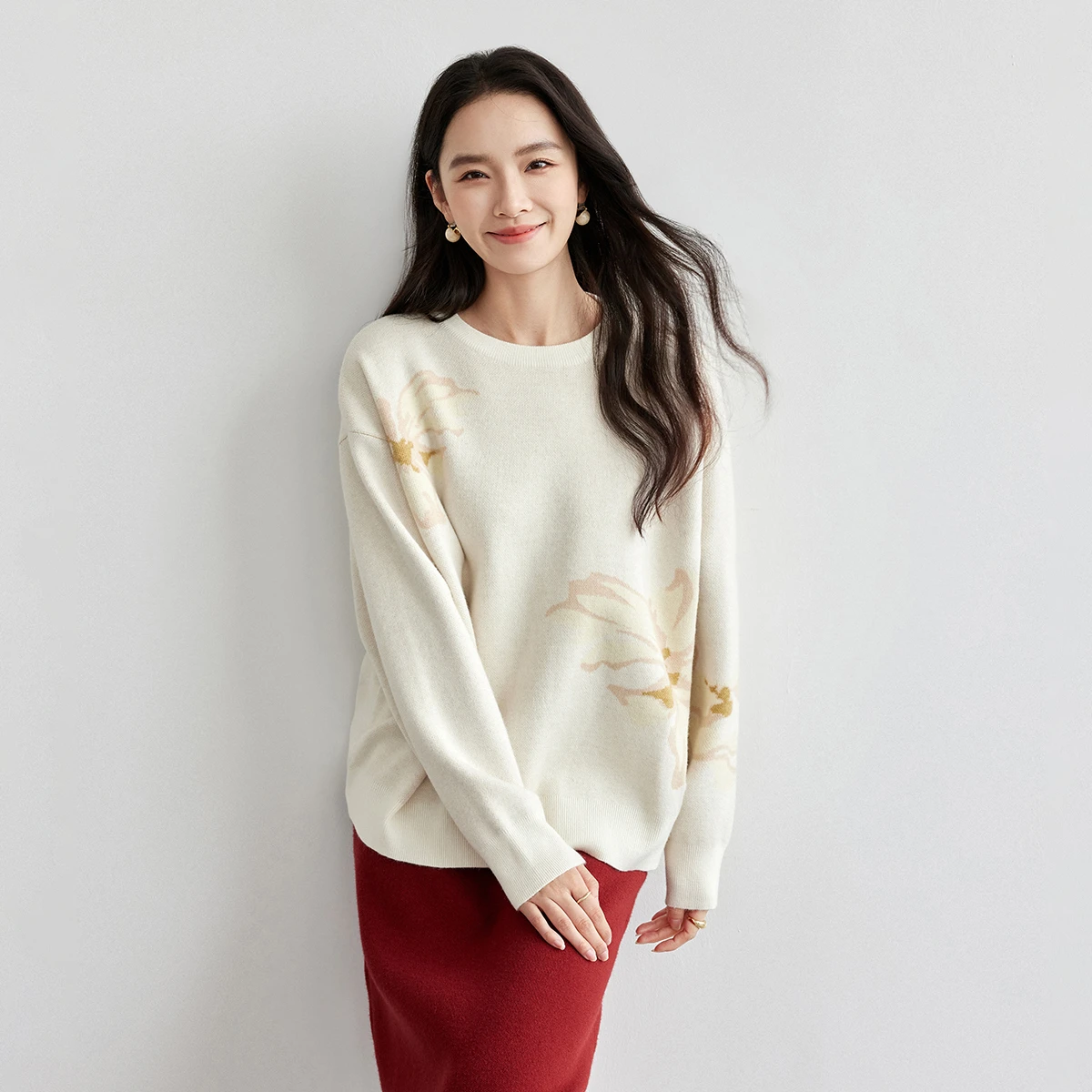 

SENTUBILA, зимние женские пуловеры 2025 года, элегантные жаккардовые вязаные свитера с круглым вырезом и цветочным принтом, свободные женские топы контрастного цвета W51E58092