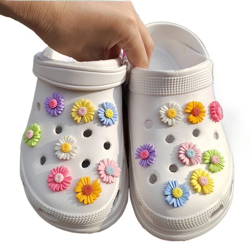 New Daisy flower Hole shoe Charms Designer DIY Shiny Bling Shoes accessories Decaration for Clogs Kids Boys Women Girls Gifts