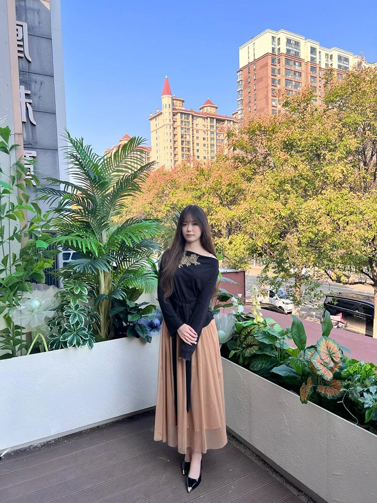 

Stunning Women's One-oulder Long Sve Set Beautiful High-Waisted Skirt Faionable Spring Collection Korean Sle