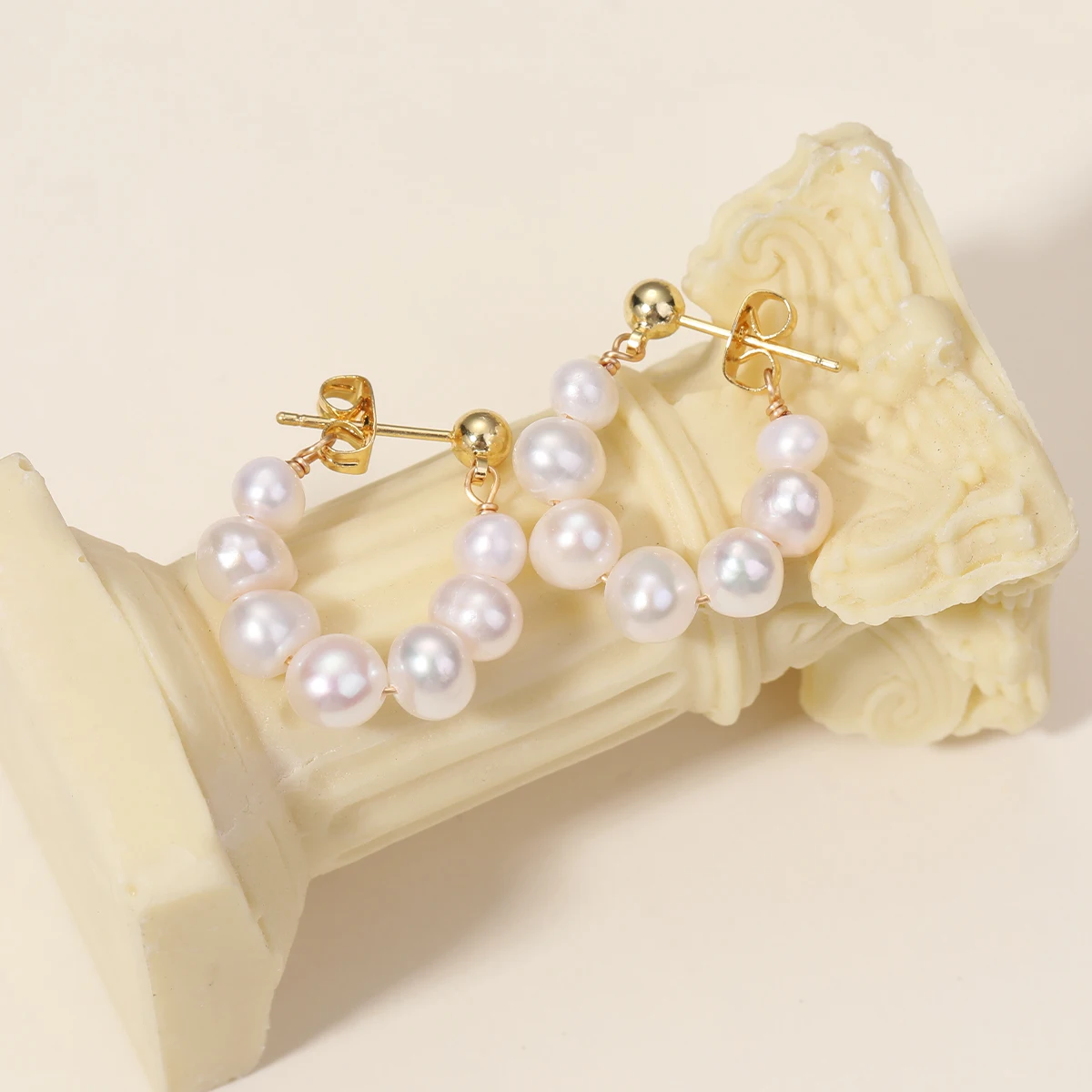 

Элегантные винтажные серьги-гвоздики с пресноводным жемчугом, женские ювелирные изделия, жемчужные обручи, модные серьги с жемчугом в геометрическом стиле