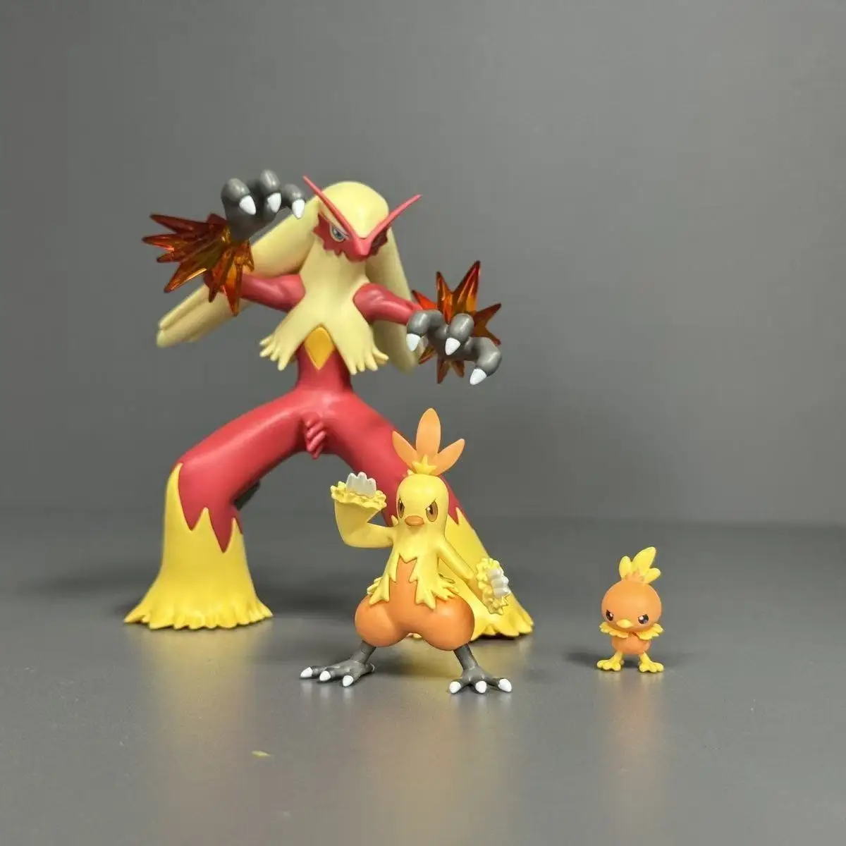 Anime Pokemon Figure Blaziken Evolutionary Group Action Figures in PVC Collezione Modello Giocattoli Regali