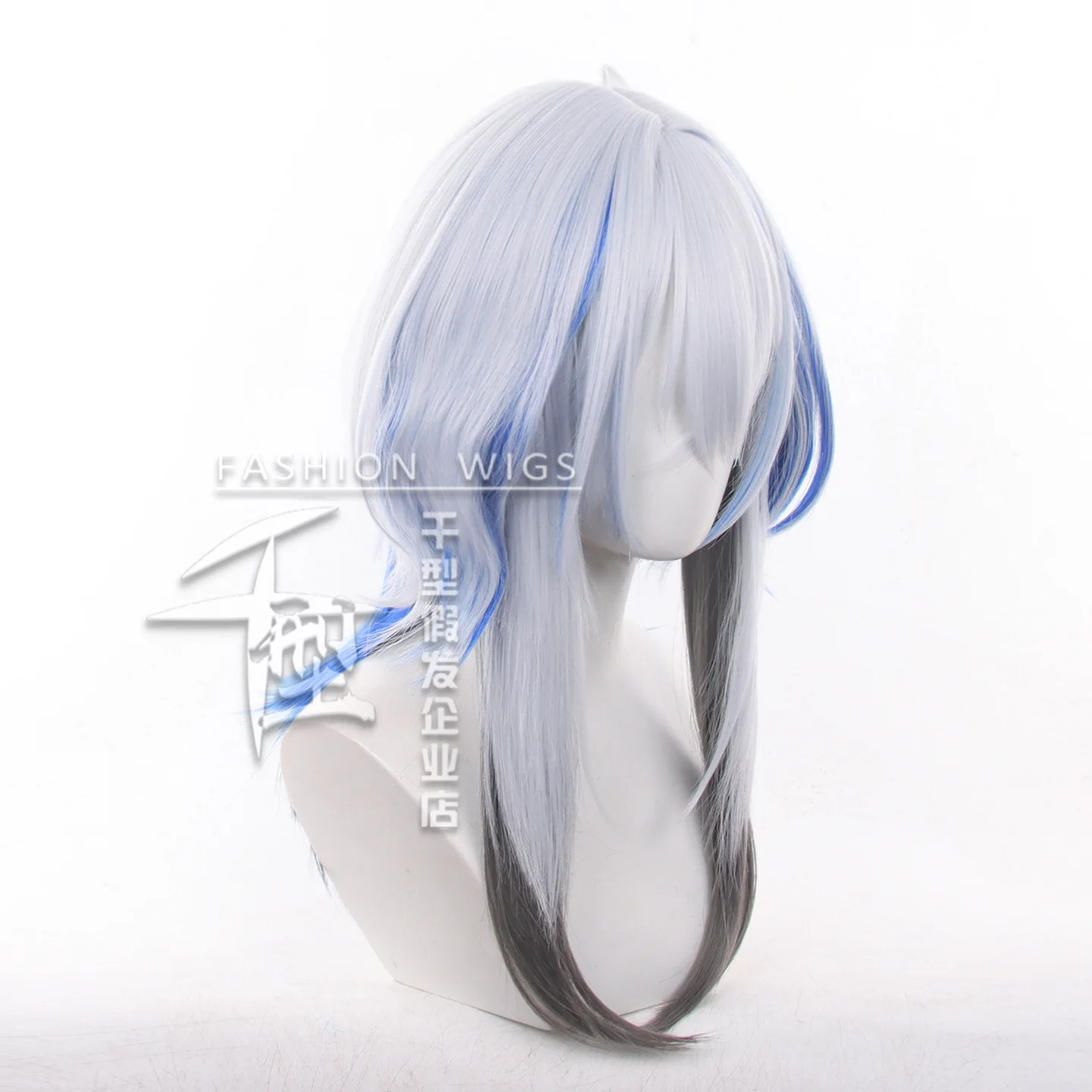 가브리엘리나의 코스프레 가발은 만화 전시회를 위한 레이어드 그라데이션 의상 소품으로, 고온 실크 가발입니다.