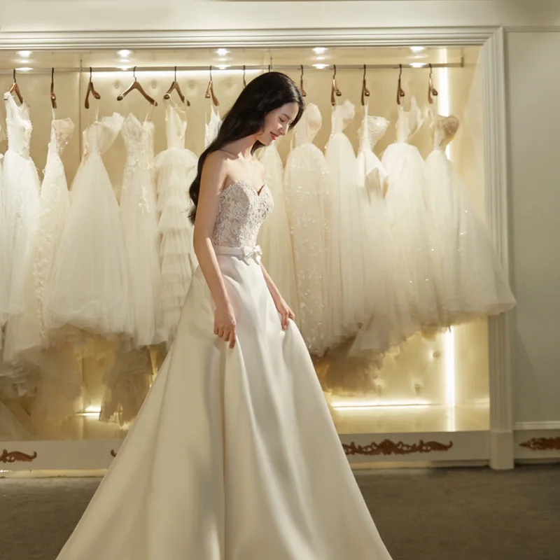 فستان زفاف خفيف جديد على طراز هيبورن الفرنسي من الدانتيل بدون أكتاف فستان استقبال أنيق للتخسيس