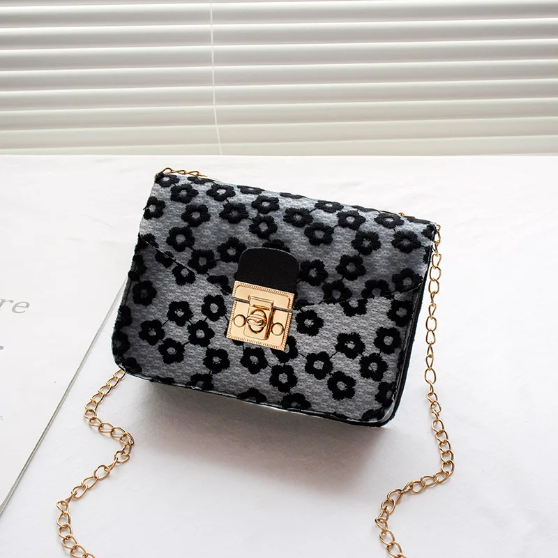 2023 New Fashion Lace Small Square Bags Casual Mobile Phone Bag Six Colors Mini Female Bag Chain Bags Trendy Women Shoulder Bags