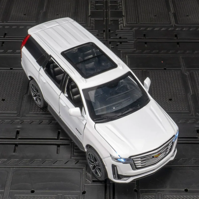 1:32 Cadillac Escalade SUV vehículo todoterreno modelo de coche de aleación, puertas y capó de motor, maletero se puede abrir mano de obra fina