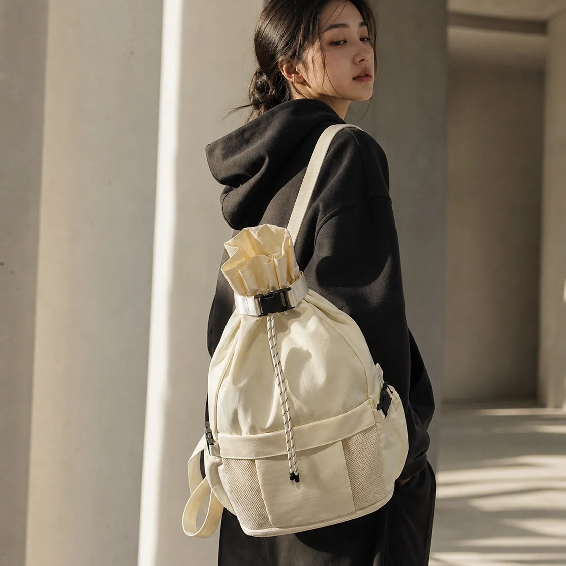 sac-a-dos-decontracte-pour-femmes-ideal-pour-les-voyages-avec-cordon-de-serrage-leger-polyvalent-sac-a-livres-pour-etudiantes-sac-pour-raquette-de-badminton-en-toile