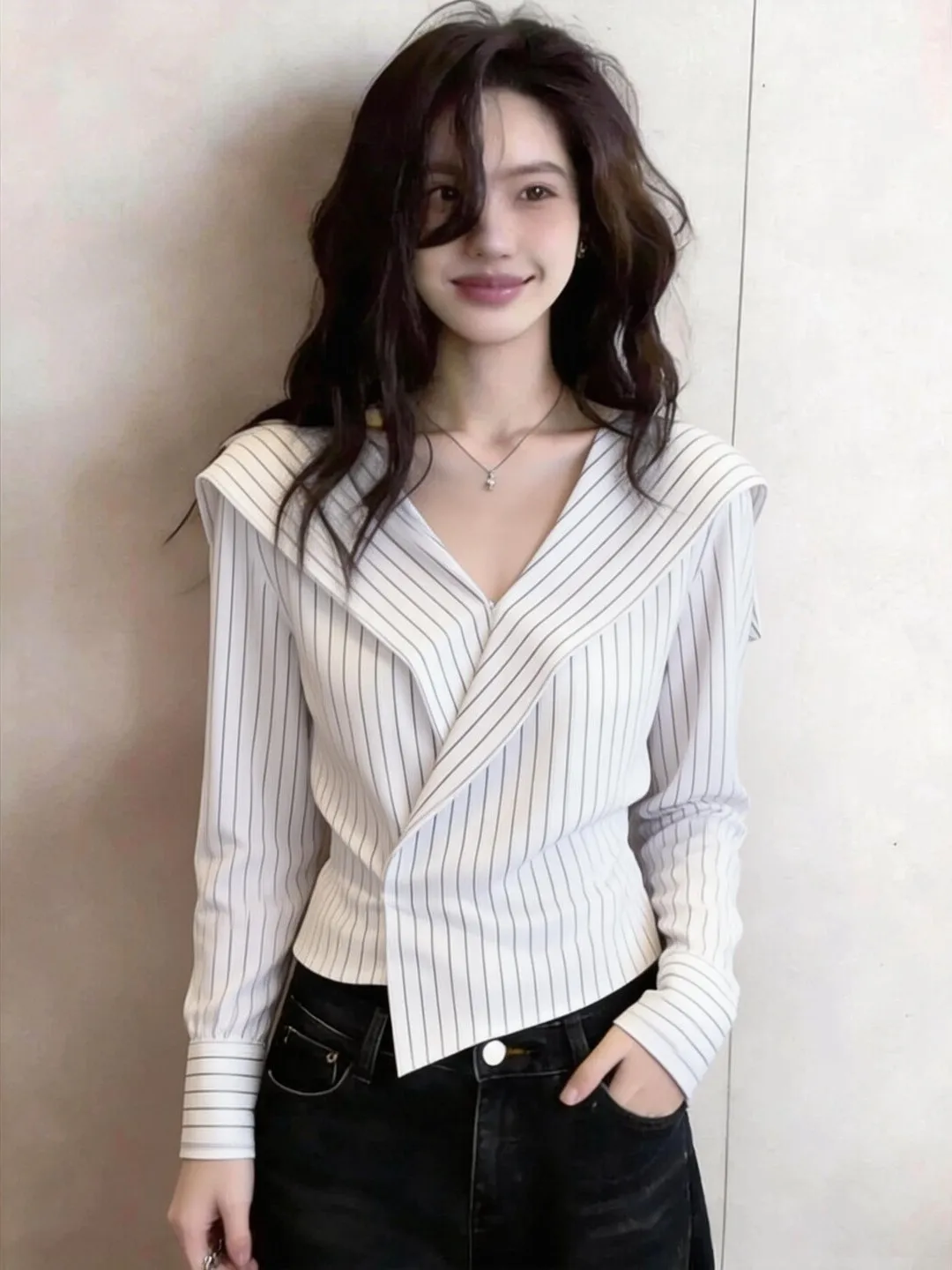 

Elegant Slimming Striped V-Neck Long Sleeve Women's Shirt Korean Style Commute Fashion Top High Waist Tummy Control Spring 2026