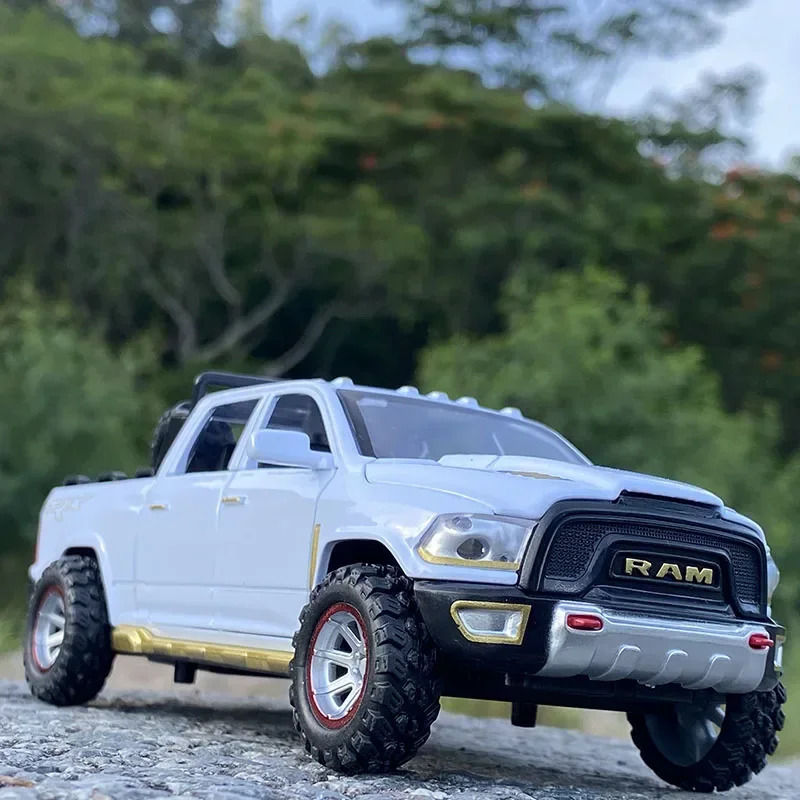 Modelo de coche de aleación de simulación de camioneta Dodge Ram TRX 1:32, modelo de coche NewMetal, sonido y luz, coche de juguete extraíble para niños, regalos E103