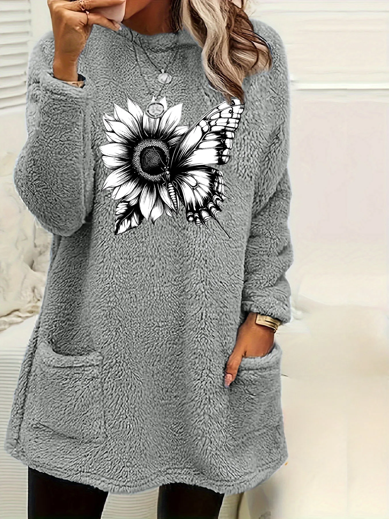 

Plus Size Women Fleece Sweatshirt Sunflower Butterfly Printed Crew Neck Soft Warm Sweater Casual Winter Long Sleeve Pullover