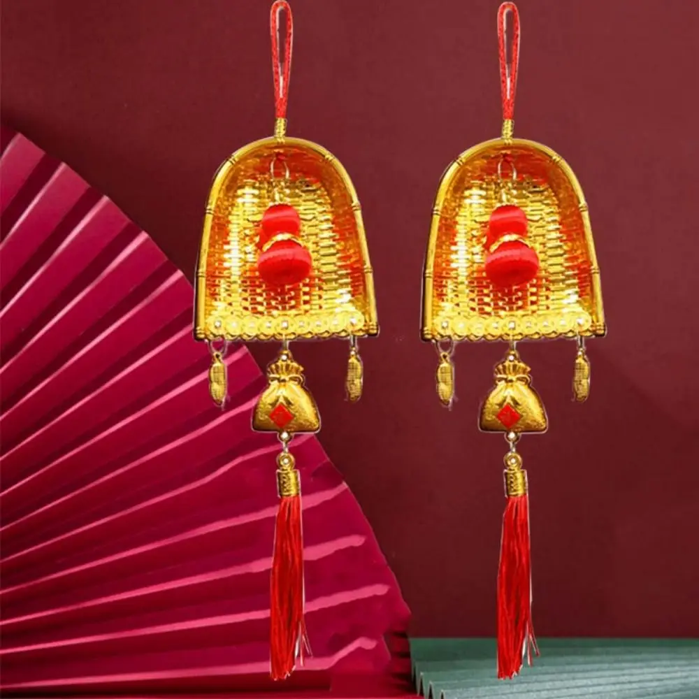 مكنسة بلاستيكية ذهبية معلقة على شكل ثعبان مزخرف، زينة معلقة محظوظة مع شرابة، قلادة السنة الصينية الجديدة اللطيفة