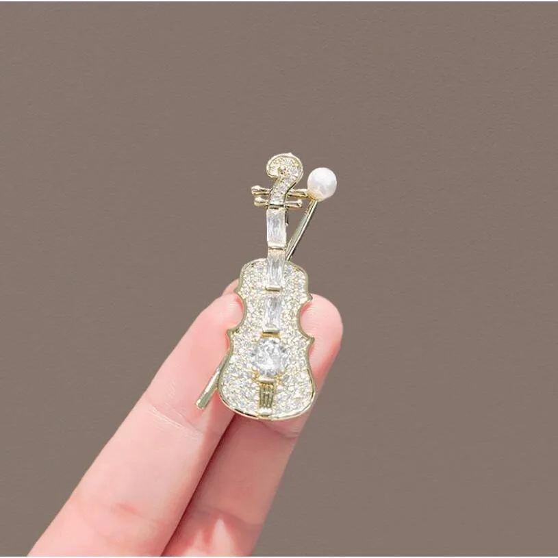 Shinny Crystal Violin Pearl Brooch for Women Exquisite Design Music Accessories Clothing Decoration Brooches Pins