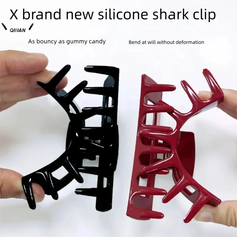 

Shark clip protects the back of the head against falls Premium hair clip with durable clasp Soft silicone grip for secure hold