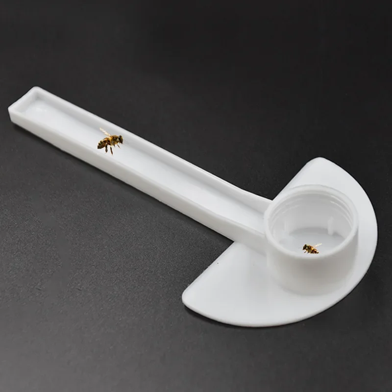 

Beekeeping Cap Thread Water Feeder, Bee Feeders Water Drink Feeding Fountains, Beehive Drinker Beekeeper Apiculture Tool 5/10Pcs