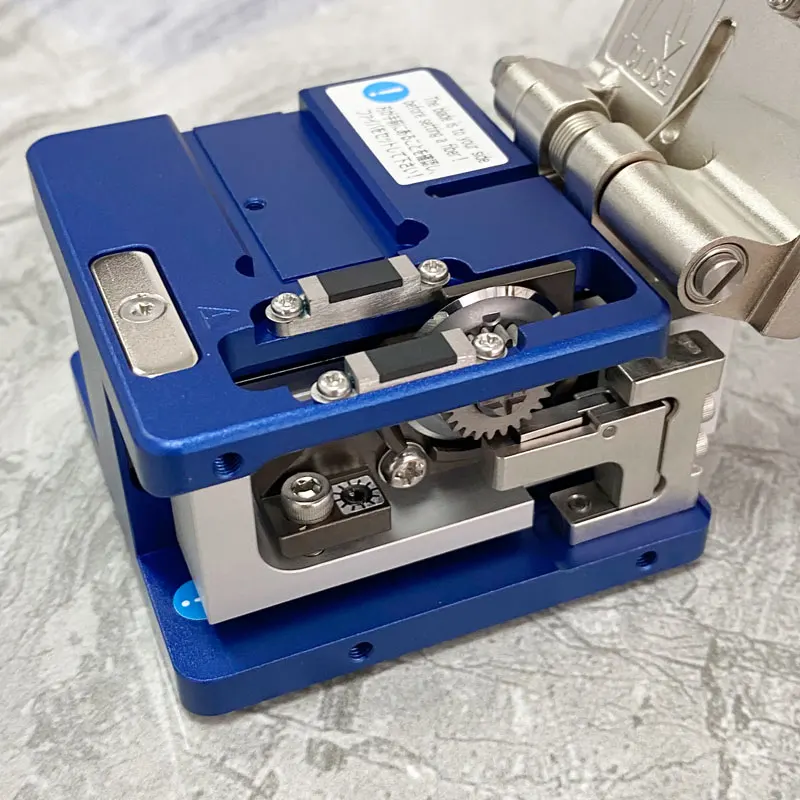 Sumitomo FC-6RS High Precision Fiber Cleaver with Auto-Rotating Blade Suit Single Fiber, Without Scrap Collector Made In Japan