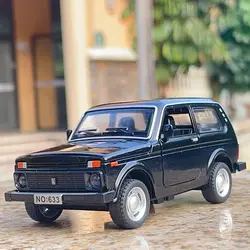 1:32 lada nivaクラシックカー合金車diecastsおもちゃ車金属おもちゃの車のモデル高シミュレーションコレクション子供のおもちゃギフト