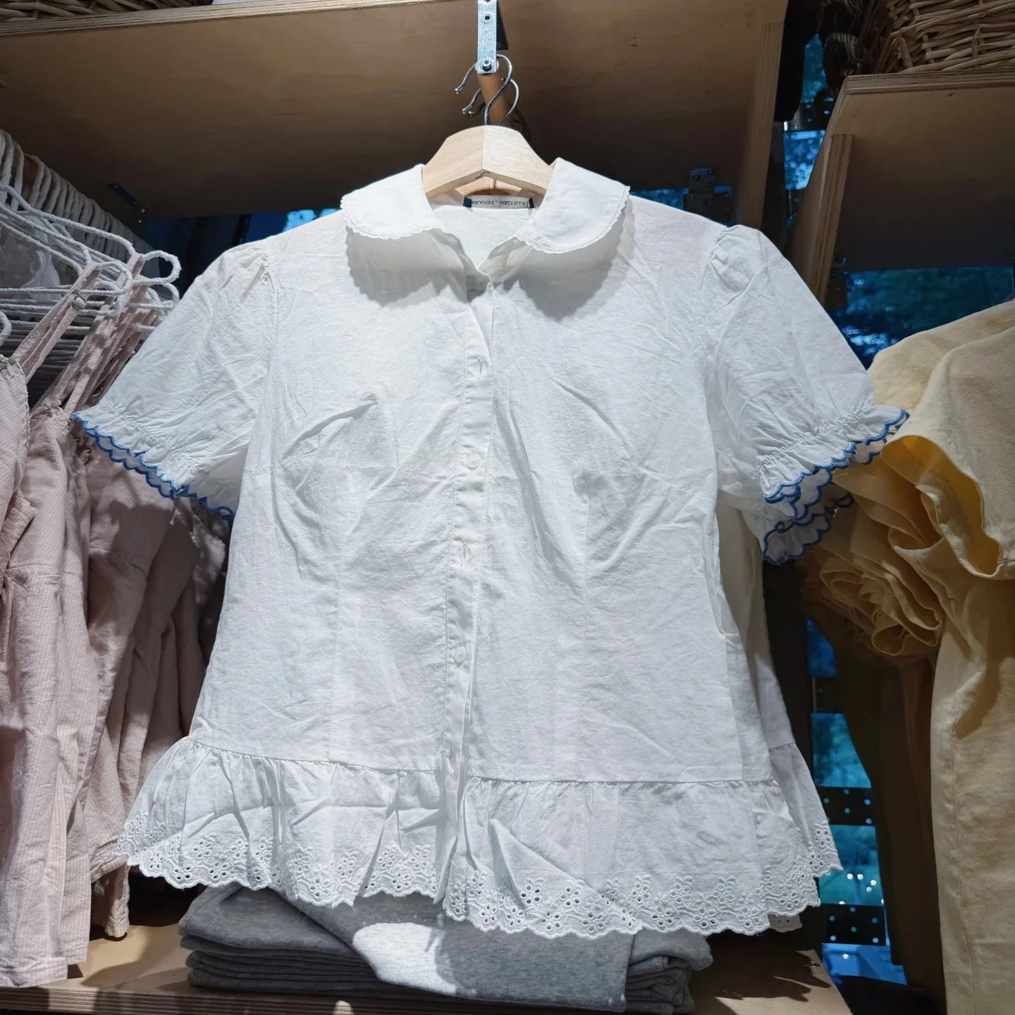 

Летняя новинка Brandygirl: Американский сладкий сине-белый хлопковый топ с воротником-стойкой, свободного кроя, с защитой от УФ-излучения