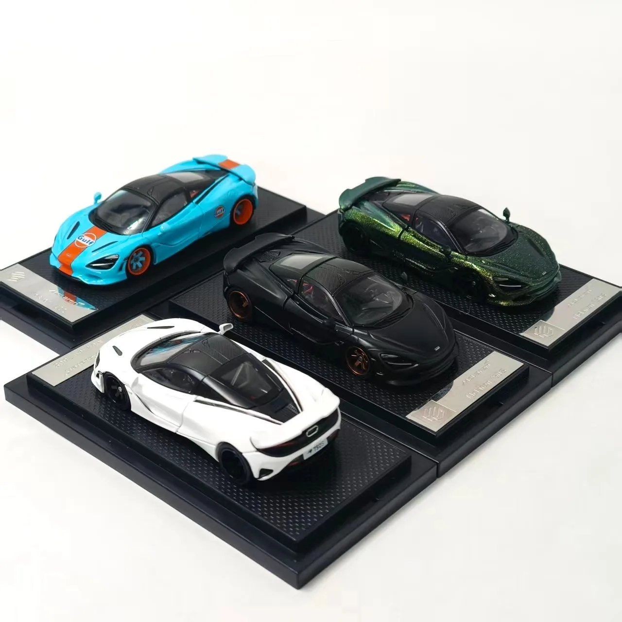 Modelo de Carro em Escala 1:64 em Liga Diecast 750S |   Brinquedo Colecionável para Adultos |   Veículo de Exibição Estática Detalhada |   Lembrança Perfeita e para o Lar