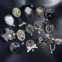 SKEDS Elegant Classic Pearl Crystal Badges For Women Men Fashion Vintage Lady Wedding Party 5 Number Brooches Pin Accessories