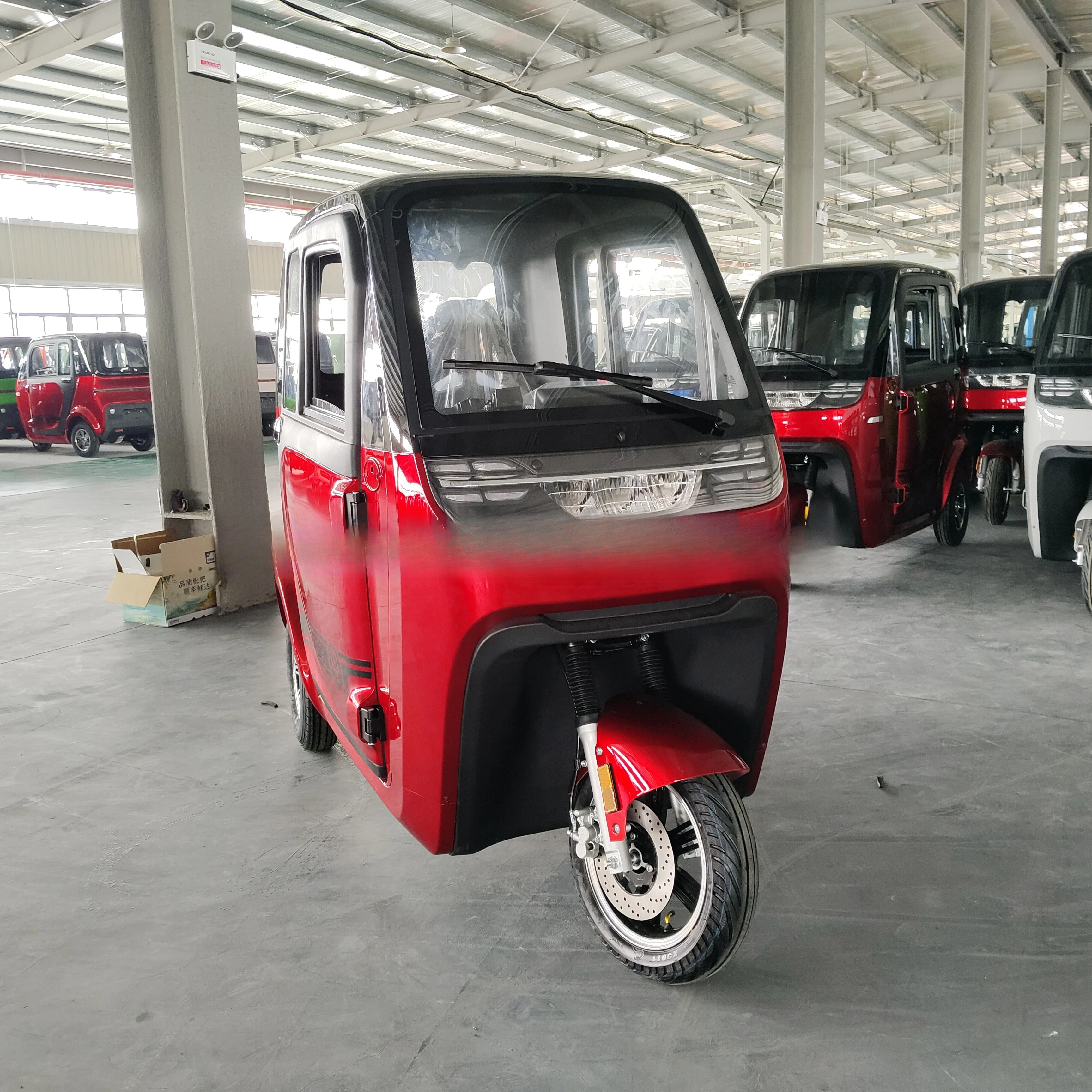 WB   COC Approved Electric Tricycle for Adults 1500W Motor 25km/h Max Speed 90km Max Range 60V Lithium Battery Closed for Sale