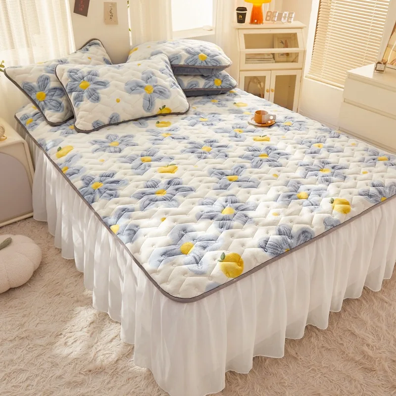 Class A new cashmere cotton bed skirt thickened flannel bed cover printed coral fleece bed cover in autumn and winter