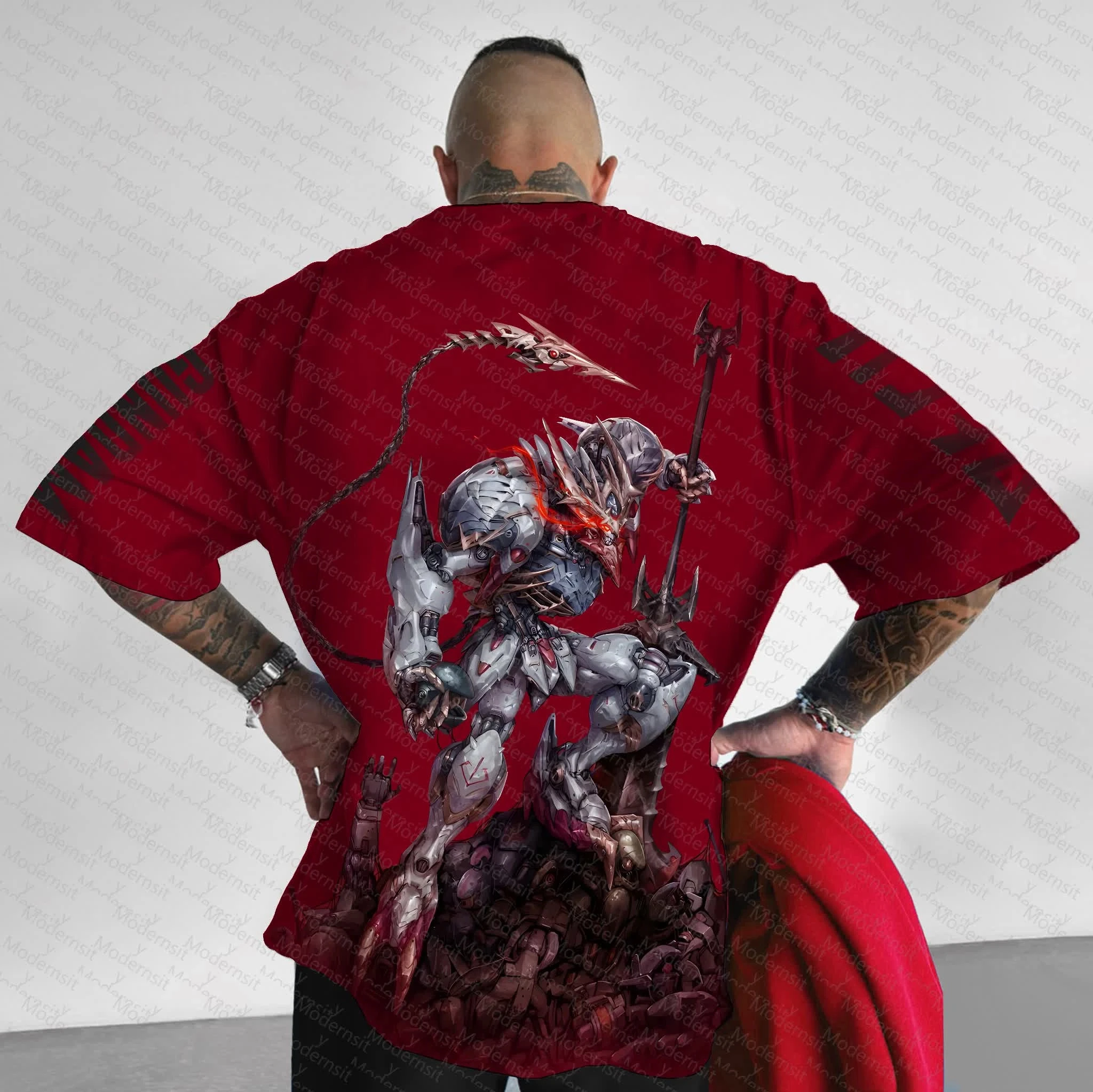 Camiseta de algodão vermelho impressão traseira prata mecha guerreiro segurando lança machado batalha armadura danificada brilhante olhos vermelhos cravado cauda urbana