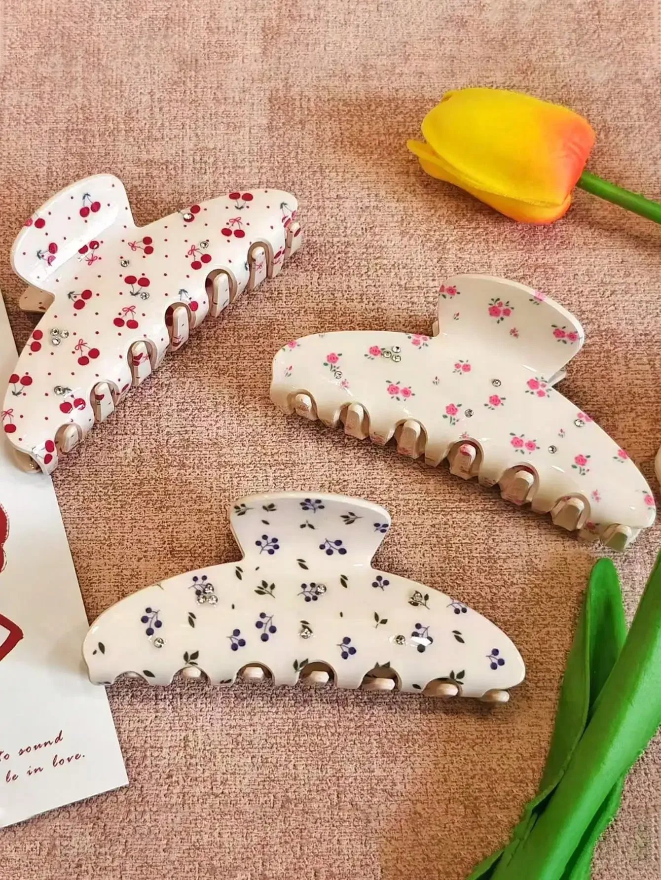 

Элегантная заколка для волос с цветочным узором и стразами из ацетата для женщин, для повседневного использования, для хвоста или пучка.