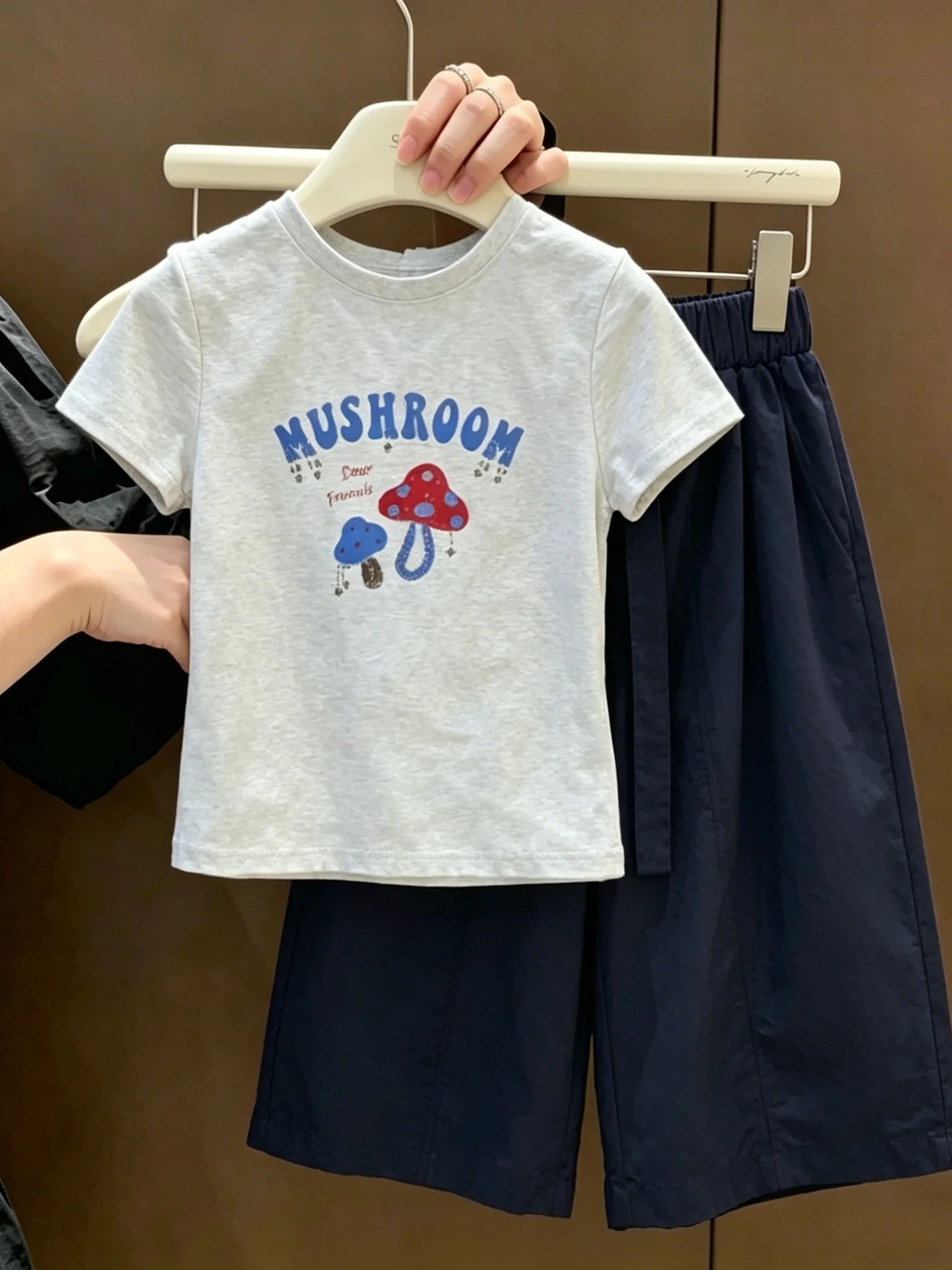 

Girls Summer T-Shirt Set Thin Wide Leg Pants Short Sleeve Two Piece Suit Korean Style Casual Sportswear for Little Girls