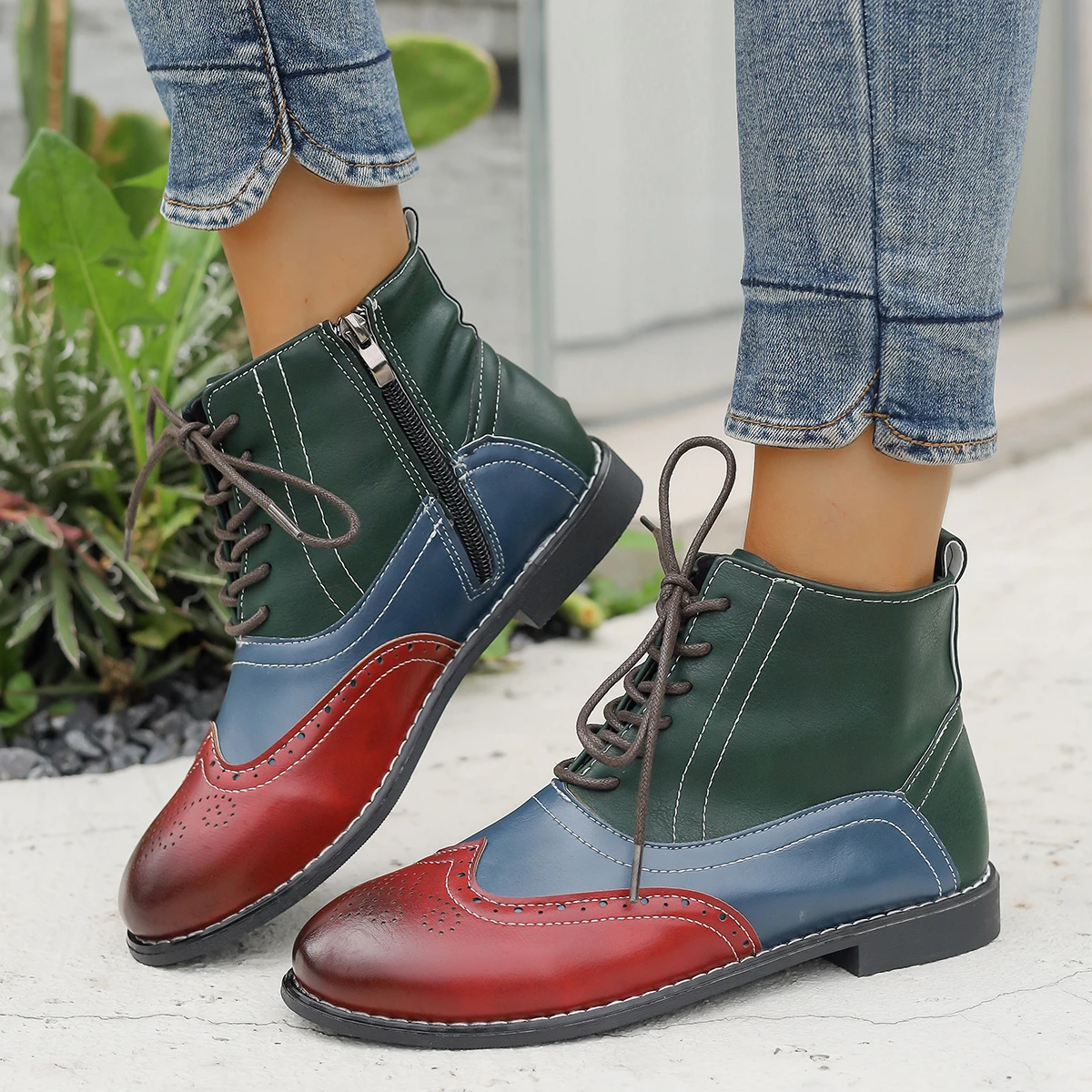 Botas de tornozelo de couro do plutônio da cor misturada para as mulheres 2024 moda alta superior rendas até brogues sapatos mulher zíper lateral saltos planos botas curtas