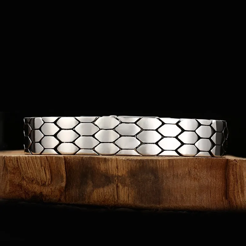 Stylish Well‑Crafted Wide Snake‑Pattern Bracelet, Trendy Versatile Wrist Accessory for Men Women