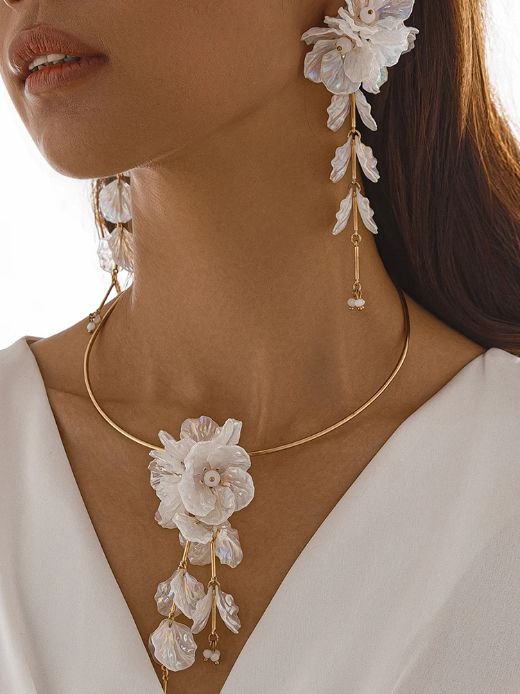 Ingemark Kreative Punk Drehmomente Kette Halskette Frauen Mi Braut Elegante Weiße Blume Hängenden Tropfen Ohrringe Mi Braut Schmuck Set