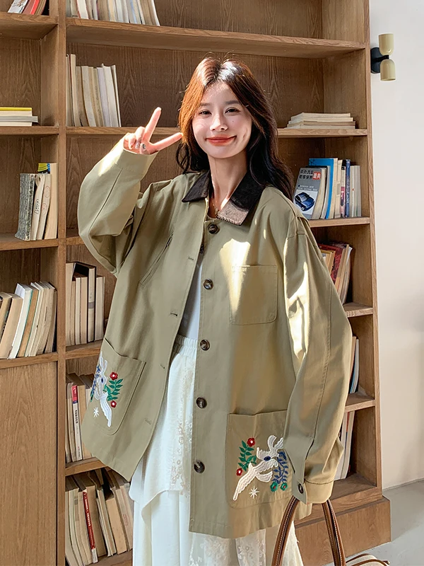 سترة نسائية كورية متوسطة الطول بتطريز ثقيل لربيع وخريف 2025، تصميم جديد أنيق للعمل بقصة فضفاضة وأكمام طويلة